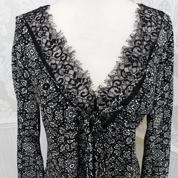 NWT Charlotte Russe Black White Floral Tie Front Long Flare Sleeve Dress XS - Picture 2 of 4